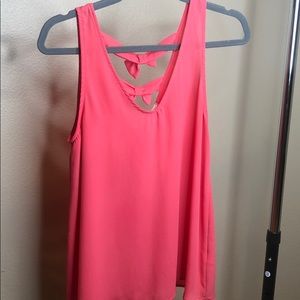 EVERLY pink V neck top size M